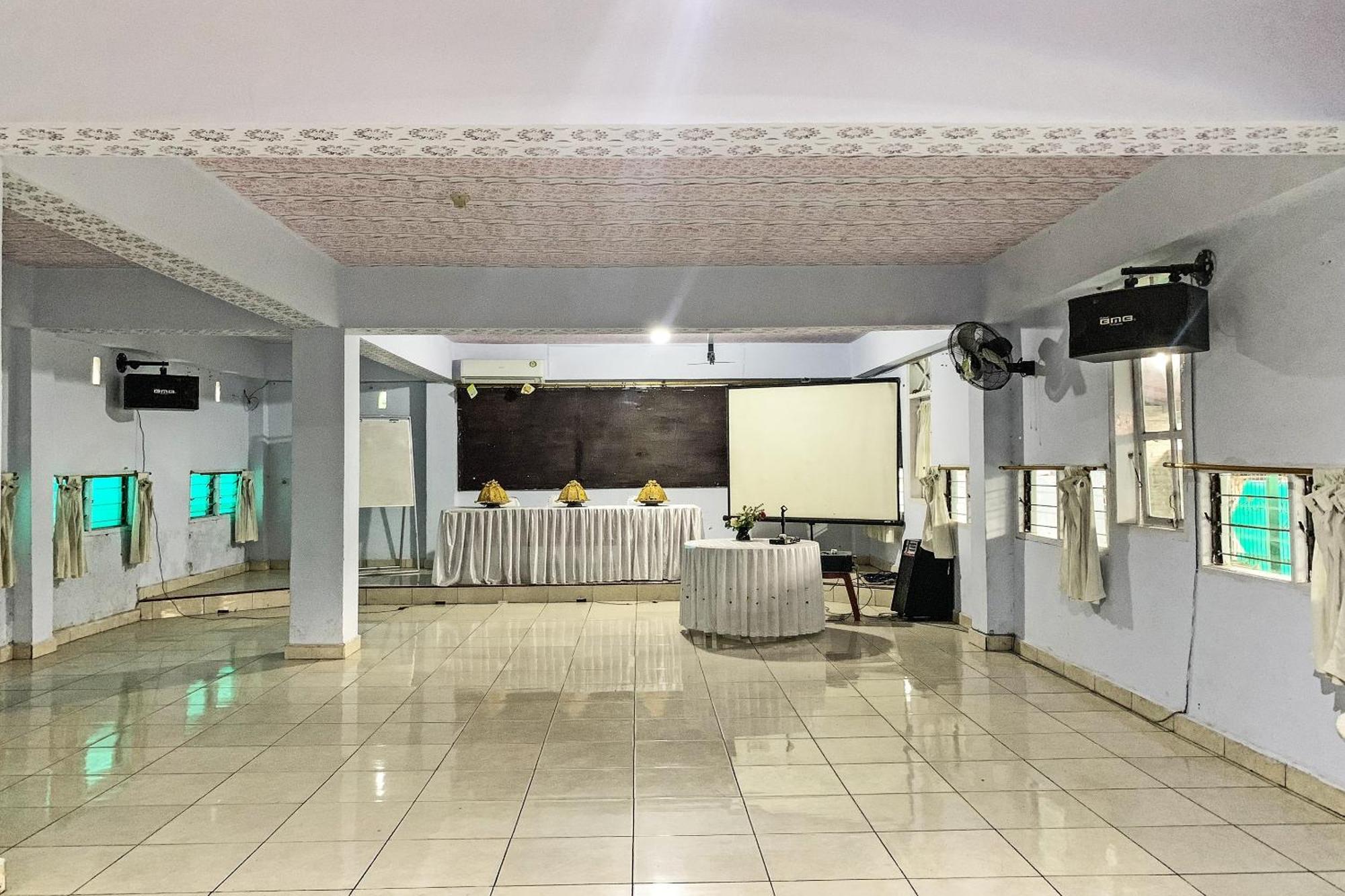 Oyo 91757 Surya Hotelneartaman Anggrek Pkk Watansoppeng Lalabata Exterior photo