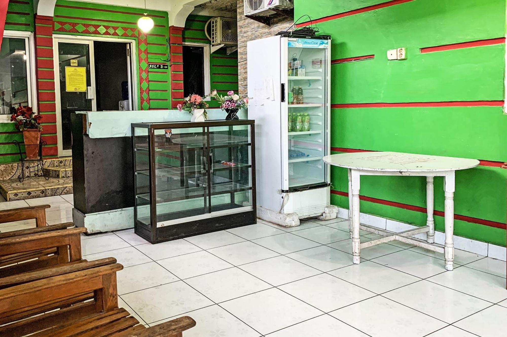 Oyo 91757 Surya Hotelneartaman Anggrek Pkk Watansoppeng Lalabata Exterior photo