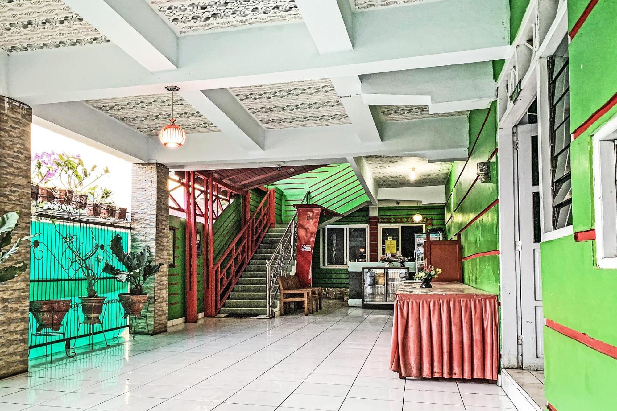 Oyo 91757 Surya Hotelneartaman Anggrek Pkk Watansoppeng Lalabata Exterior photo